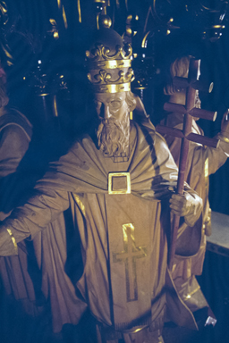 Photographie d'une des statues composant la chaire de l'église Notre-Dame de Montréal. Photo CCQ.